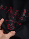 大人気 プラダ n級品 胸元のクラシックな立体破裂アルファベットオフセットロゴプリント半袖Tシャツ