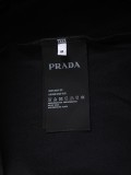 大人気 プラダ n級品 胸元のクラシックな立体破裂アルファベットオフセットロゴプリント半袖Tシャツ