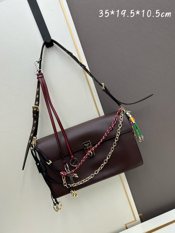 日本未入荷 プラダ 偽物通販  ショルダーバッグ