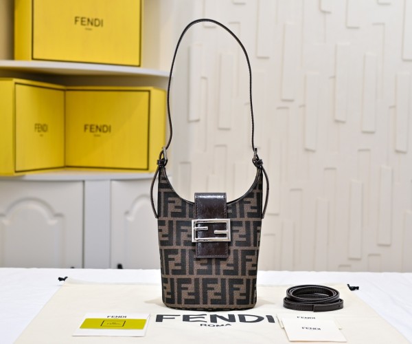 【話題商品！】フェンディ 激安偽物 レディース ショルダーバック