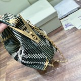 入手困難 バーバリー n級品 レディース  ショルダーバック