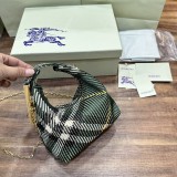 入手困難 バーバリー n級品 レディース  ショルダーバック