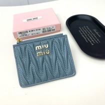 新作 ミュウミュウ 激安通販 短財布
