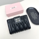 【限定】ミュウミュウ n級品 短財布