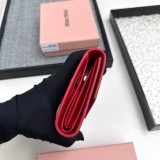 超話題! ミュウミュウ コピーおすすめ 短財布