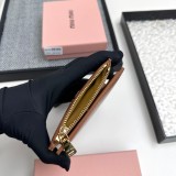 累積売上総額第１位！ミュウミュウ スーパーコピー 短財布