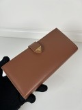 一目惚れ♪  プラダ スーパーコピー 長財布