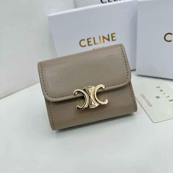累積売上総額第１位！セリーヌ 激安通販 短財布