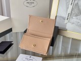 超話題! プラダ コピーおすすめ 短財布