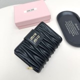 【限定】ミュウミュウ n級品 短財布