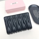 【限定】ミュウミュウ n級品 短財布