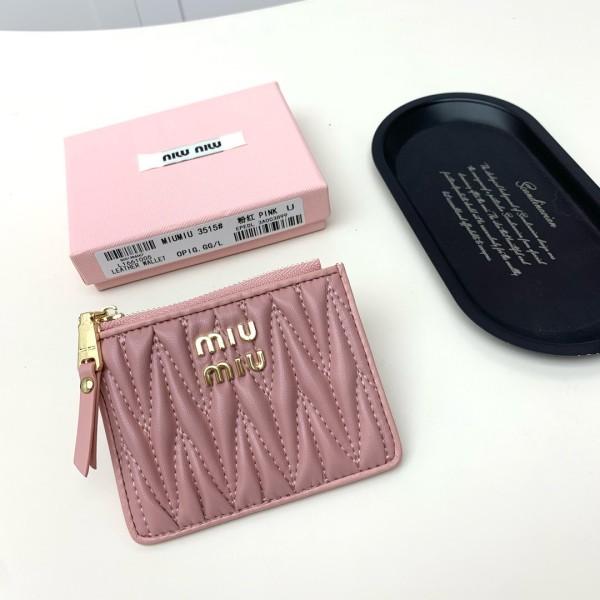 追跡付 ミュウミュウ 偽物通販 短財布