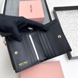 使い勝手良し ミュウミュウ コピー 短財布