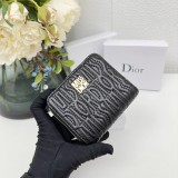 累積売上総額第１位！ディオール コピーおすすめ 短財布