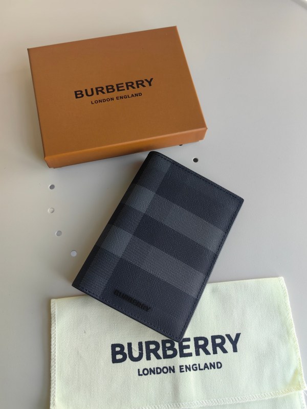 超奇跡の入荷☆ バーバリー 激安通販 短財布