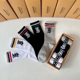 稀少 バーバリー n級品 のミドル丈スタッズソックス