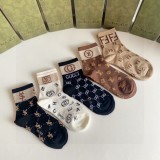 入手困難 グッチ n級品 定番ミドル丈アクセサリーソックススタッズソックス