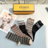 累積売上総額第１位！フェンディ n級品 の定番中筒靴下