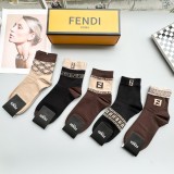 日本未入荷 フェンディ 激安偽物 のミドル丈スタッズソックス