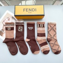 累積売上総額第１位！フェンディ スーパーコピー 超定番のダブルFロゴ靴下