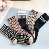 累積売上総額第１位！フェンディ n級品 の定番中筒靴下