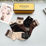 日本未入荷 フェンディ 激安偽物 のミドル丈スタッズソックス