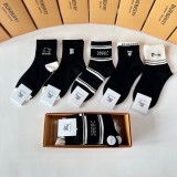 日本未入荷 バーバリー コピーおすすめ のミドル丈スタッズソックス