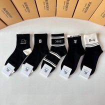 日本未入荷 バーバリー コピーおすすめ のミドル丈スタッズソックス
