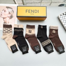 日本未入荷 フェンディ 激安偽物 のミドル丈スタッズソックス