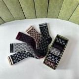 ★超人気 グッチ 偽物通販 ミドル丈スタッズソックスソックス