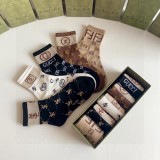 入手困難 グッチ n級品 定番ミドル丈アクセサリーソックススタッズソックス