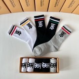 稀少 バーバリー n級品 のミドル丈スタッズソックス
