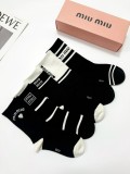 【話題商品！】ディオール コピー のクラシックアルファベットロゴコットンミッドソックス