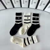 累積売上総額第１位！シャネル コピー のミディアム刺繍スタッズソックス