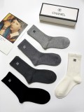 高品質 シャネル コピーおすすめ の定番ダブルCアルファベットロゴカシミヤ混紡中筒ソックス