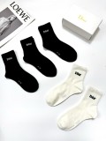使い勝手良し ディオール n級品 の定番アルファベットロゴのミドルソックス