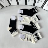 ★超人気 シャネル コピーおすすめ ミドル丈スタッズソックス