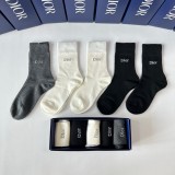 超奇跡の入荷☆ ディオール スーパーコピー の定番ミディアムサイズのホットソックススタッズソックス