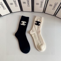 【話題商品！】シャネル n級品 ベビー風ソックスミディアムスタッズソックスソックス