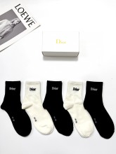 使い勝手良し ディオール n級品 の定番アルファベットロゴのミドルソックス