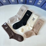 日本未入荷 ディオール コピーおすすめ のカシミヤミディアムスタッズソックス