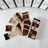 使い勝手良し シャネル 激安通販 の定番ミドル丈スタッズソックス