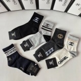 超話題! シャネル n級品 ミドル丈スタッズソックス