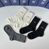 超奇跡の入荷☆ ディオール スーパーコピー の定番ミディアムサイズのホットソックススタッズソックス