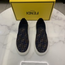 日本未入荷 フェンディ n級品 メンズ スニーカー