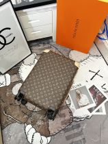 稀少 ルイヴィトン 偽物通販  LOUIS VUITTON 四輪レバーボックス