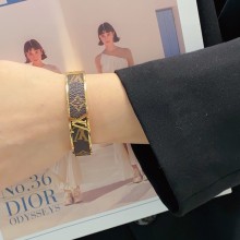 追跡付 ルイヴィトン n級品 LVミッドサイズワイドレザープリントブレスレット