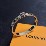 稀少 ルイヴィトン 偽物通販 LVアルファベットV字レザープリント彫刻ロゴブレスレット