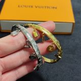 【限定】ルイヴィトン 激安通販 LVアルファベット多付属ペンダントプリント彫刻ロゴブレスレット