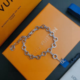 日本未入荷 ルイヴィトン n級品 LVブレスレット